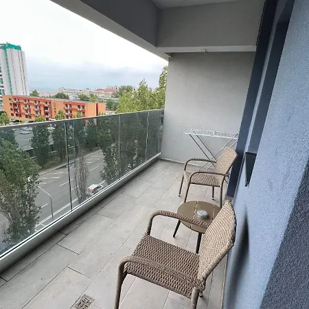 Apartment Mirage *